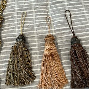 Door tassels